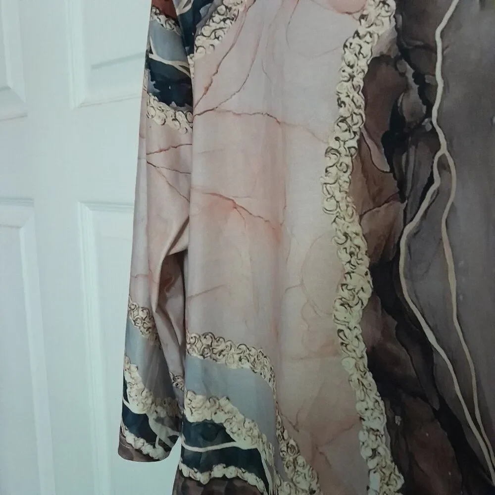 Women Floral Pullover Long Sleeve 3 Frontal Buttons, V Neck, Size Large